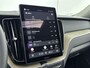 Volvo XC60 Facelift T6 Plug-in hybrid AWD Ultra Dark | 20" | Luchtvering | Trekhaak | Head-Up | Panoramadak | Elektr. verst. stoelen | Full LED | Harman Kardon | ACC | BLIS