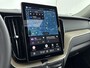 Volvo XC60 Facelift T6 Plug-in hybrid AWD Ultra Dark | 20" | Luchtvering | Trekhaak | Head-Up | Panoramadak | Elektr. verst. stoelen | Full LED | Harman Kardon | ACC | BLIS