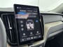 Volvo XC60 Facelift T6 Plug-in hybrid AWD Ultra Dark | 20" | Luchtvering | Trekhaak | Head-Up | Panoramadak | Elektr. verst. stoelen | Full LED | Harman Kardon | ACC | BLIS