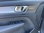 Volvo XC40 2.0 B4 Plus Dark Adaptieve cruise control / BLIS / Elektr. stoelverstelling / Stoel- en stuurverwarming / park assist V+A en camera achter / Trekhaak