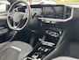 Opel Mokka 1.2 Turbo Ultimate AUT Rijklaar incl. grote beurt en 100% dealer onderhouden bij ons! | Keyless | Camera | Alcantara lederen stoelen met verwarming | Stuurverwarming | Carplay | Distr. v.v. | All season banden | Full LED