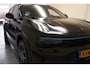 Lynk & Co 01 1.5 PHEV MY23 6,6kWh Zwart [ SOH 94,7% ] [ Zwarte hemel 360°cam Apple/Android Pano Navi ]