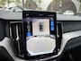 Volvo XC60 2.0 T8 Plug-in hybrid AWD Plus Black Edition VAN 58.900:,- VOOR:54.877,- UW HERFSTVOORDEEL: 4.023,-| UNIEK!| VAPOUR GREY| ELEKTRISCHE TREKHAAK| PANO| HK AUDIO| MEMORY STOELEN| HUD| 360 CAMERA| VOL OPTIES!|