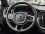 Volvo XC60 2.0 T8 Plug-in hybrid AWD Plus Black Edition VAN 58.900:,- VOOR:54.877,- UW HERFSTVOORDEEL: 4.023,-| UNIEK!| VAPOUR GREY| ELEKTRISCHE TREKHAAK| PANO| HK AUDIO| MEMORY STOELEN| HUD| 360 CAMERA| VOL OPTIES!|