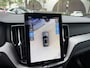 Volvo XC60 2.0 T8 Plug-in hybrid AWD Plus Black Edition VAN 58.900:,- VOOR:54.877,- UW HERFSTVOORDEEL: 4.023,-| UNIEK!| VAPOUR GREY| ELEKTRISCHE TREKHAAK| PANO| HK AUDIO| MEMORY STOELEN| HUD| 360 CAMERA| VOL OPTIES!|