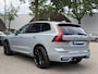 Volvo XC60 2.0 T8 Plug-in hybrid AWD Plus Black Edition VAN 58.900:,- VOOR:54.877,- UW HERFSTVOORDEEL: 4.023,-| UNIEK!| VAPOUR GREY| ELEKTRISCHE TREKHAAK| PANO| HK AUDIO| MEMORY STOELEN| HUD| 360 CAMERA| VOL OPTIES!|