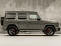 Mercedes-Benz G-klasse 63 AMG 585Pk (SCHUIFDAK, CARBON PACK, ALCANTARA HEMEL, APPLE CARPLAY, BURMESTER, MASSAGE, STOELKOELING/VERWARMING, ADAPTIVE CRUISE, 360 CAMERA, SFEERVERLICHTING, TREKHAAK, NIEUWSTAAT)