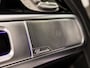 Mercedes-Benz G-klasse 63 AMG 585Pk (SCHUIFDAK, CARBON PACK, ALCANTARA HEMEL, APPLE CARPLAY, BURMESTER, MASSAGE, STOELKOELING/VERWARMING, ADAPTIVE CRUISE, 360 CAMERA, SFEERVERLICHTING, TREKHAAK, NIEUWSTAAT)