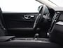 Volvo V60 B4 197PK Essential Edition / Stoel-, stuurwiel- & achterbankverwarming / Achteruitrijcamera / Pilot Assist / BLIS