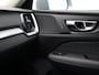 Volvo V60 B4 197PK Essential Edition / Stoel-, stuurwiel- & achterbankverwarming / Achteruitrijcamera / Pilot Assist / BLIS