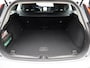 Volvo V60 B4 197PK Essential Edition / Stoel-, stuurwiel- & achterbankverwarming / Achteruitrijcamera / Pilot Assist / BLIS