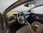 Toyota Yaris 1.5 Hybrid 115 Dynamic GARANTIE TOT 06-2033! . STOEL VERWARMING . PARKEERSENSOREN ACHTER . APPLE CARPLAY & ANDRIOD AUTO . SLECHTS 33.000KM .