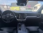 Volvo V60 2.0 B4 Momentum Business | Trekhaak | Achteruitrijcamera | Parkeersensoren | Lederen Bekleding | Stoelverwarming | Cruise Control Adaptief | Navigatie | Apple Carplay | Android Auto