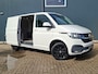 Volkswagen Transporter 2.0 TDI L1H1 150PK * Trekhaak * Navigatiesysteem * 3-Zits * Parkeercamera * 96.000KM! *