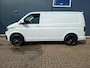 Volkswagen Transporter 2.0 TDI L1H1 150PK * Trekhaak * Navigatiesysteem * 3-Zits * Parkeercamera * 96.000KM! *