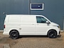 Volkswagen Transporter 2.0 TDI L1H1 150PK * Trekhaak * Navigatiesysteem * 3-Zits * Parkeercamera * 96.000KM! *