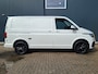 Volkswagen Transporter 2.0 TDI L1H1 150PK * Trekhaak * Navigatiesysteem * 3-Zits * Parkeercamera * 96.000KM! *