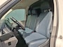 Volkswagen Transporter 2.0 TDI L1H1 150PK * Trekhaak * Navigatiesysteem * 3-Zits * Parkeercamera * 96.000KM! *