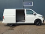 Volkswagen Transporter 2.0 TDI L1H1 150PK * Trekhaak * Navigatiesysteem * 3-Zits * Parkeercamera * 96.000KM! *