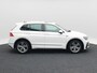 Volkswagen Tiguan 1.5 TSi ACT 150 Pk Automaat R line | Stoelverwarming | Panorama dak | Camera | Trekhaak | Keyless | 19 Inch | 160.773 Km !!