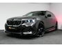 BMW 5-Serie Touring 530e xDrive M Sport Pro Edition / UNIEK!!! / M5 Look / M Sport Bodykit / Panoramadak / Stoelkoeling & -verwarming / Carbon interieur / Iconic Glow / Harman Kardon / Elektr. verstelbare voorstoelen + memory / HUD / Apple Carplay - Android Auto / Rondomzichtcamera / Premium BMW colour / Matrix LED / Achterbank verwarming / 21'' LMV / Lederen bekleding / Ambienteverlichting / Trekhaak (zwenkbaar)