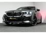 BMW 5-Serie Touring 530e xDrive M Sport Pro Edition / UNIEK!!! / M5 Look / M Sport Bodykit / Panoramadak / Stoelkoeling & -verwarming / Carbon interieur / Iconic Glow / Harman Kardon / Elektr. verstelbare voorstoelen + memory / HUD / Apple Carplay - Android Auto / Rondomzichtcamera / Premium BMW colour / Matrix LED / Achterbank verwarming / 21'' LMV / Lederen bekleding / Ambienteverlichting / Trekhaak (zwenkbaar)
