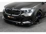 BMW 5-Serie Touring 530e xDrive M Sport Pro Edition / UNIEK!!! / M5 Look / M Sport Bodykit / Panoramadak / Stoelkoeling & -verwarming / Carbon interieur / Iconic Glow / Harman Kardon / Elektr. verstelbare voorstoelen + memory / HUD / Apple Carplay - Android Auto / Rondomzichtcamera / Premium BMW colour / Matrix LED / Achterbank verwarming / 21'' LMV / Lederen bekleding / Ambienteverlichting / Trekhaak (zwenkbaar)