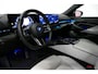 BMW 5-Serie Touring 530e xDrive M Sport Pro Edition / UNIEK!!! / M5 Look / M Sport Bodykit / Panoramadak / Stoelkoeling & -verwarming / Carbon interieur / Iconic Glow / Harman Kardon / Elektr. verstelbare voorstoelen + memory / HUD / Apple Carplay - Android Auto / Rondomzichtcamera / Premium BMW colour / Matrix LED / Achterbank verwarming / 21'' LMV / Lederen bekleding / Ambienteverlichting / Trekhaak (zwenkbaar)