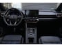 CUPRA Formentor 2.0 TSI 4DRIVE VZ | 394pk | Carplay | Stoelverwarming | Camera | Leder Deze CUPRA Formentor is niet zomaar een sportieve SUV. Met zijn krachtige 2.0 TSI benzinemotor, 394 PK, 4Drive vierwielaandrijving en 7-traps automatische transmissie combineert hij indrukwek