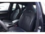 CUPRA Formentor 2.0 TSI 4DRIVE VZ | 394pk | Carplay | Stoelverwarming | Camera | Leder Deze CUPRA Formentor is niet zomaar een sportieve SUV. Met zijn krachtige 2.0 TSI benzinemotor, 394 PK, 4Drive vierwielaandrijving en 7-traps automatische transmissie combineert hij indrukwek