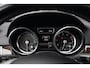 Mercedes-Benz ML-klasse 350 | 306PK | Schuifdak | Leder | Camera | Keyless Een indrukwekkend exemplaar van de Mercedes-Benz M-Klasse 350 met de krachtige 3.5 V6 benzinemotor met 306 pk, gekoppeld aan een comfortabele automatische transmissie. Een echte SUV voor wie