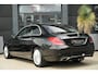 Mercedes-Benz C-klasse 350 e Lease Edition | 279PK | Navi | Trekhaak | AIRMATIC | Camera | Mercedes-Benz C-Klasse 350 e Lease Edition 279 PK Plug-in Hybrid met 2.0 viercilinder, navigatie, afneembare trekhaak, AIRMATIC luchtvering, achteruitrijcamera, stoelverwarming, 17-inch licht