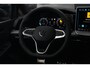 Volkswagen Golf 1.5 eTSI R-Line Edition | 150 PK | DSG | PANO | 360° | Adaptive Cruise Control | Sportief, modern en bijzonder compleet: deze Volkswagen Golf 1.5 eTSI R-Line uit 2026 combineert de sportieve uitstraling van de R-Line met de efficiënte 1.5 eTSI mild-hybrid aandrijflijn.