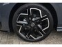 Volkswagen Golf 1.5 eTSI R-Line Edition | 150 PK | DSG | PANO | 360° | Adaptive Cruise Control | Sportief, modern en bijzonder compleet: deze Volkswagen Golf 1.5 eTSI R-Line uit 2026 combineert de sportieve uitstraling van de R-Line met de efficiënte 1.5 eTSI mild-hybrid aandrijflijn.