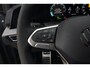 Volkswagen Golf 1.5 eTSI R-Line Edition | 150 PK | DSG | PANO | 360° | Adaptive Cruise Control | Sportief, modern en bijzonder compleet: deze Volkswagen Golf 1.5 eTSI R-Line uit 2026 combineert de sportieve uitstraling van de R-Line met de efficiënte 1.5 eTSI mild-hybrid aandrijflijn.
