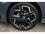 Volkswagen Golf 1.5 eTSI R-Line Edition | 150 PK | DSG | PANO | 360° CAMERA | LED | ACC Sportief, modern en bijzonder compleet: deze Volkswagen Golf 1.5 eTSI R-Line uit 2026 combineert de sportieve uitstraling van de R-Line met de efficiënte 1.5 eTSI mild-hybrid aandrijflijn.