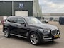 BMW X5 xDrive45e High Executive VAN: € 61.900- VOOR: € 59.877,- UW HERFSTVOORDEEL: € 2.023,-| LASER LED| ELEKTRISCHE TREKHAAK | PANO| HUD| BMW DEALER ONDERHOUDEN| DRIVING ASS. PROFF| KEYLESS | MEMORY STOEL| DODE HOEK SENSOR|