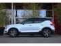 Volvo XC40 2.0 T4 AWD R-Design | Trekhaak | Stuur- en stoelverwarming | BLIS | Memory Seat | Adaptieve Cruise met Stuurhulp | Lava Orange interieur