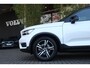 Volvo XC40 2.0 T4 AWD R-Design | Trekhaak | Stuur- en stoelverwarming | BLIS | Memory Seat | Adaptieve Cruise met Stuurhulp | Lava Orange interieur