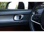 Volvo XC40 2.0 T4 AWD R-Design | Trekhaak | Stuur- en stoelverwarming | BLIS | Memory Seat | Adaptieve Cruise met Stuurhulp | Lava Orange interieur