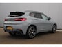 BMW X2 sDrive20i M Sport Business Edition Plus Automaat Panoramadak Leder Sportstoelen Head Up Display M Brooklyn Grau Sfeerverlichting LED Stuur & Stoelverwarming