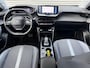 Peugeot 2008 1.2 PureTech Blue Lease Allure 2e Eigenaar|Navi|Camera|D-riem vv in 2025|i-Cockpit|Trekhaak|Cruise|Carplay|Clima|PDC V+A|Elek ramen|Nieuwe APK bij Aflevering