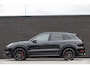 Porsche Cayenne 3.0 E-Hybrid 462Pk | Tech Art | Sport-Design Pakket | Akrapovic | Luchtvering | Panoramadak | 360° Camera | 22''