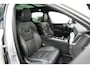 Volvo XC60 2.0 Recharge T8 AWD R-Design 390PK * Pano - Trekhaak - B&W - Head Up - 360° Cam - Luchtvering *