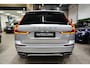 Volvo XC60 2.0 Recharge T8 AWD R-Design 390PK * Pano - Trekhaak - B&W - Head Up - 360° Cam - Luchtvering *