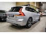 Volvo XC60 2.0 Recharge T8 AWD R-Design 390PK * Pano - Trekhaak - B&W - Head Up - 360° Cam - Luchtvering *