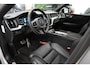 Volvo XC60 2.0 Recharge T8 AWD R-Design 390PK * Pano - Trekhaak - B&W - Head Up - 360° Cam - Luchtvering *