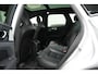 Volvo XC60 2.0 Recharge T8 AWD R-Design 390PK * Pano - Trekhaak - B&W - Head Up - 360° Cam - Luchtvering *