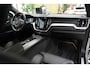 Volvo XC60 2.0 Recharge T8 AWD R-Design 390PK * Pano - Trekhaak - B&W - Head Up - 360° Cam - Luchtvering *