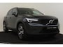 Volvo XC40 B4 (M-HYBRID) PLUS DARK -PANO.DAK|HARMAN/KARDON|CAMERA|POWER-SEATS|VERW.VOORRUIT|PRIVACY.GLAS|TREKHAAK|18"